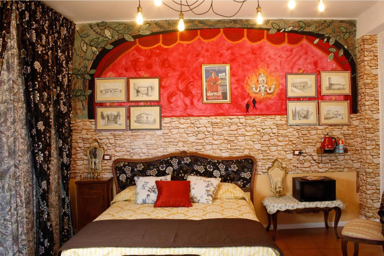 Casa Vittoria Bridge Bed & Breakfast เวโรนา ภายนอก รูปภาพ