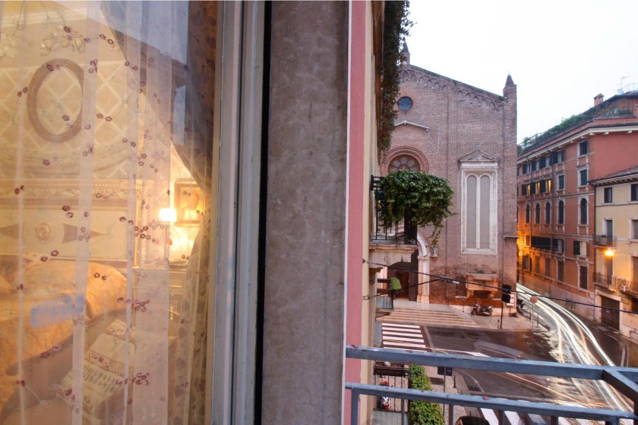 Casa Vittoria Bridge Bed & Breakfast เวโรนา ภายนอก รูปภาพ