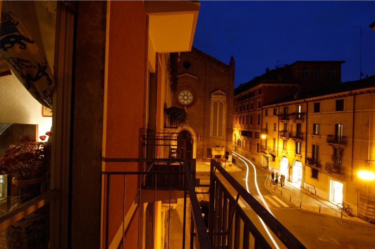 Casa Vittoria Bridge Bed & Breakfast เวโรนา ภายนอก รูปภาพ